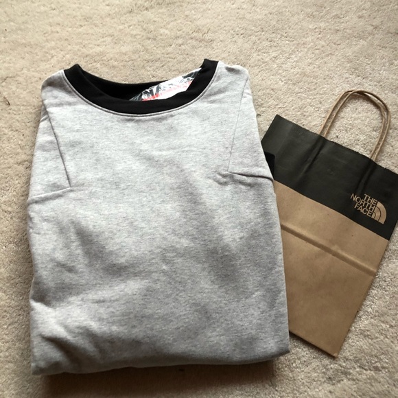 Last ONE! 🆕The North Face Sweatshirt🤍 - Picture 7 of 7